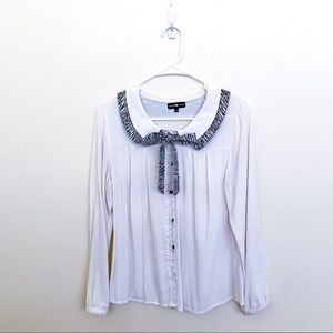 Collar blouse with ribbon